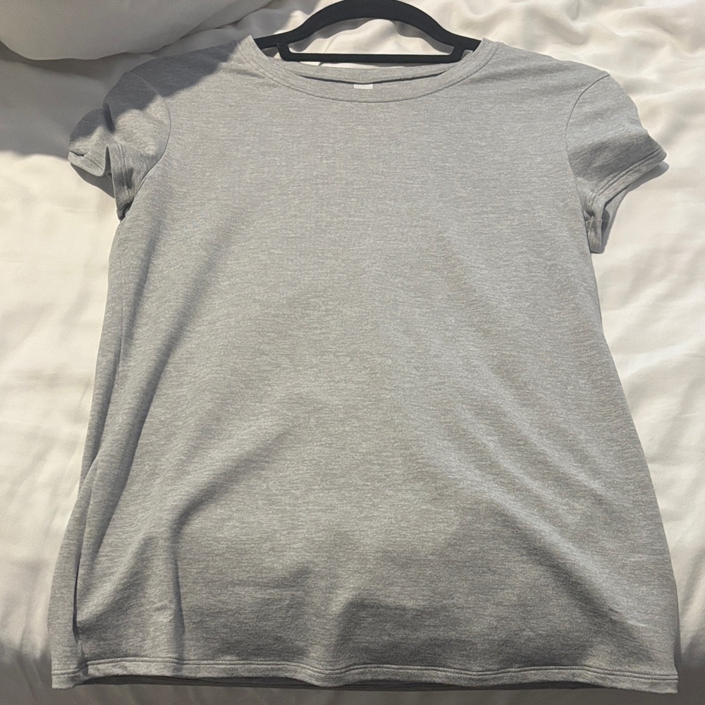 ALO Yoga Light Gray Short Sleeve Tee